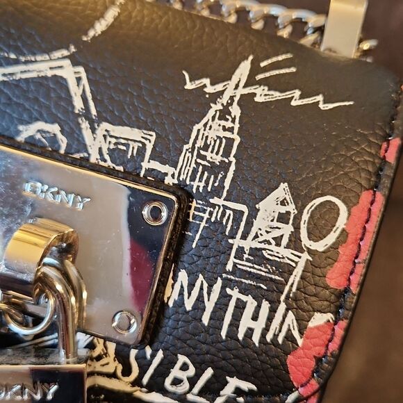 New! DKNY Graffiti Crossbody Bag With Bag Charms And Lock Purse Chain Adjustable - Picture 6 of 14